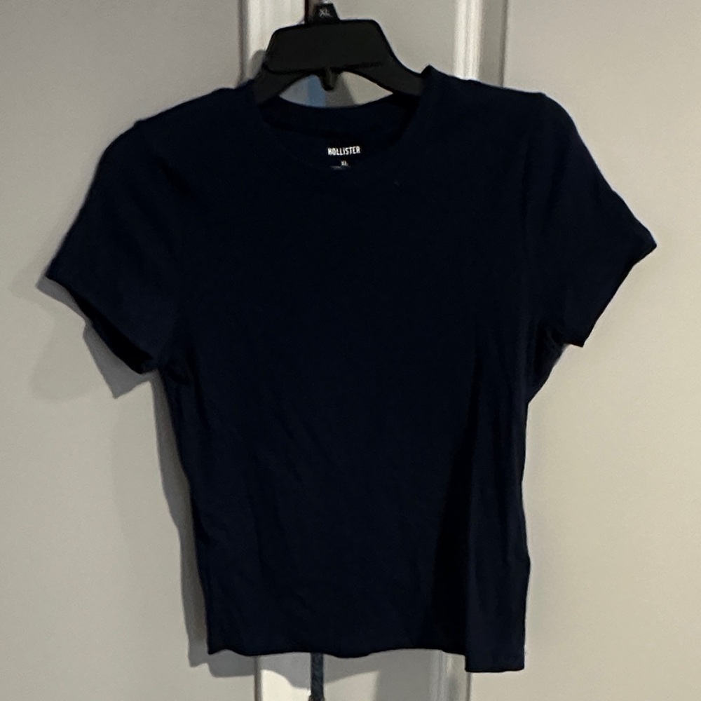 Hollister Women's Dark Blue Short Sleeve Tee